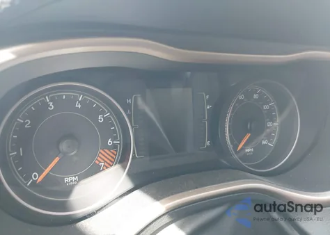 2015 Jeep Cherokee Latitude Altitude z USA, uszkodzony, nr VIN 1C4PJMCB0FW775159